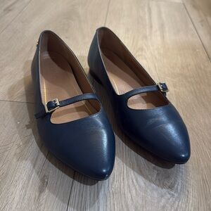 Vionic Women's Gem Delilah Ballet flat adjustable strap. leather EUC navy